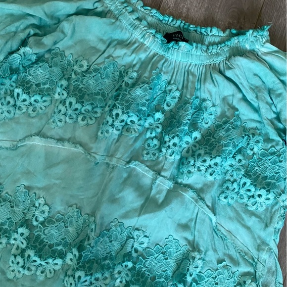 VICI up in the clouds off the shoulder tunic M - Picture 7 of 8